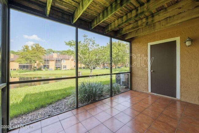 Foto del edificio - 908 Shoreline Cir