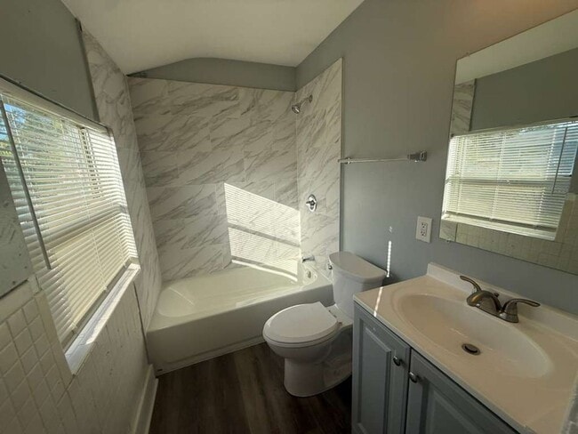 Photo - Cozy 3/1 House | Apply for FREE This Holiday Season!