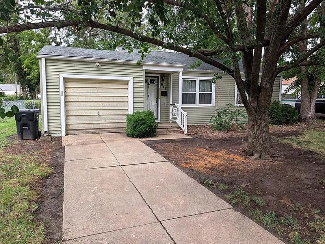 Foto principal - 947 Roach St