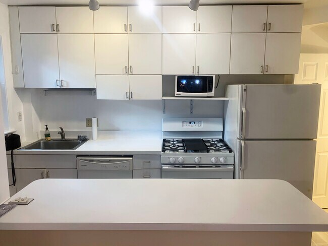 Foto del edificio - 3446 Brown St NW