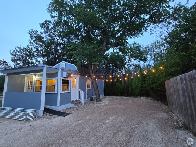 Building Photo - 606 Blessing Ranch Rd