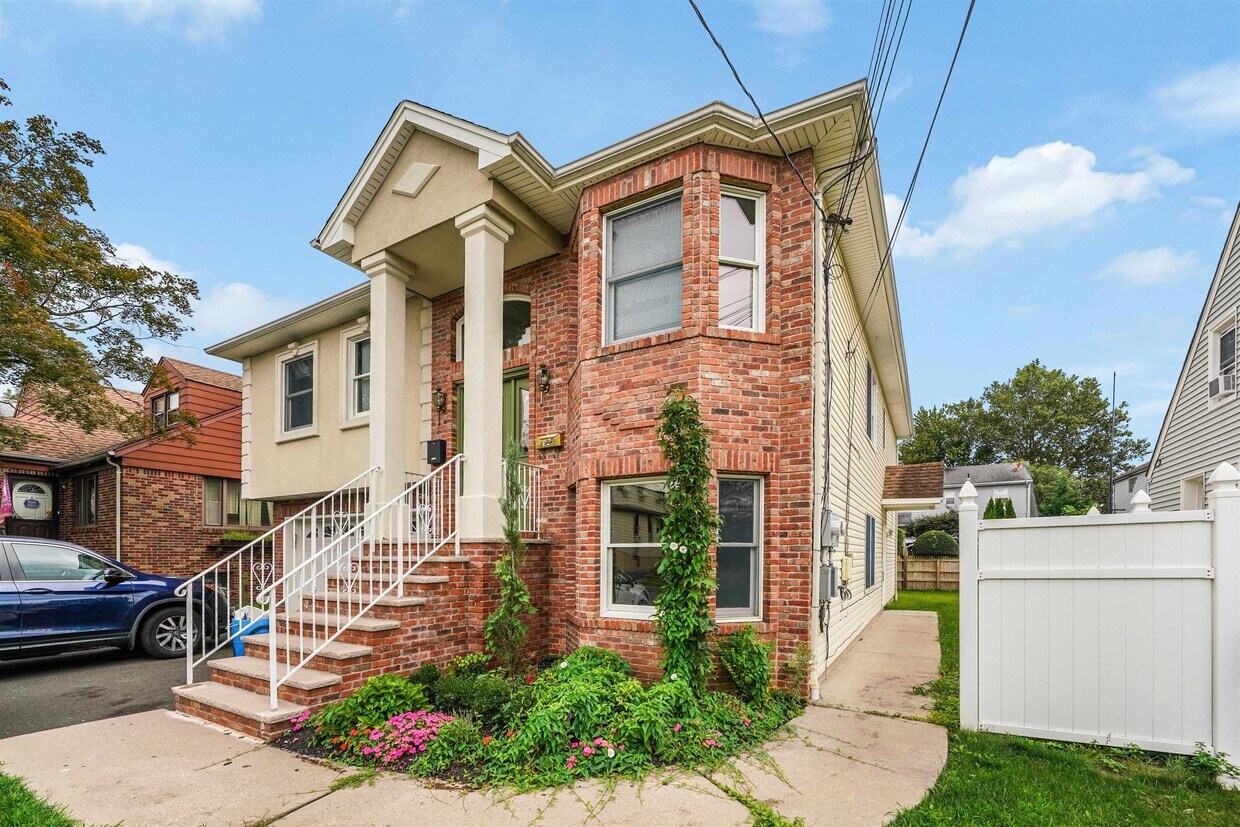 Primary Photo - 90 McKinley Ave