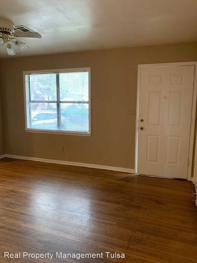 Building Photo - 3 br, 1 bath House - 339 West 61 Pl North