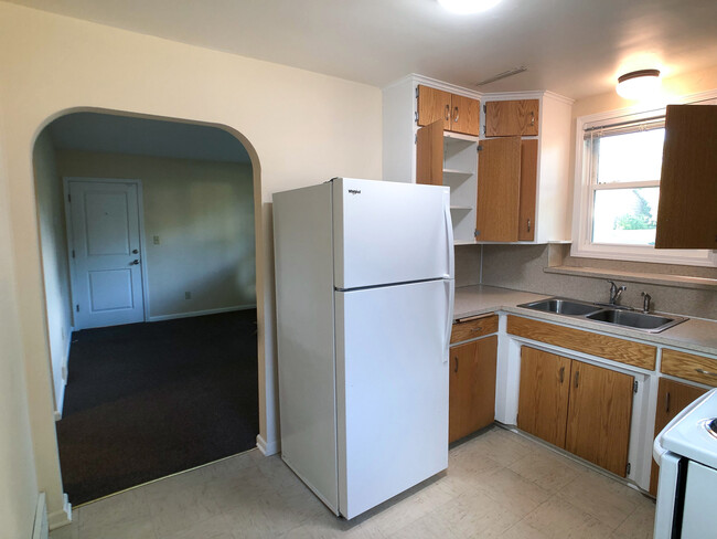 Kitchen Picture 2 - 922 Spencer St S