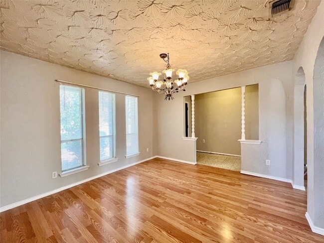 Foto del edificio - 2732 Parkhaven Dr