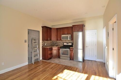 Building Photo - 605 Gates Ave