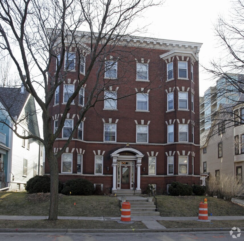 Foto del edificio - 1838 N Oakland Ave