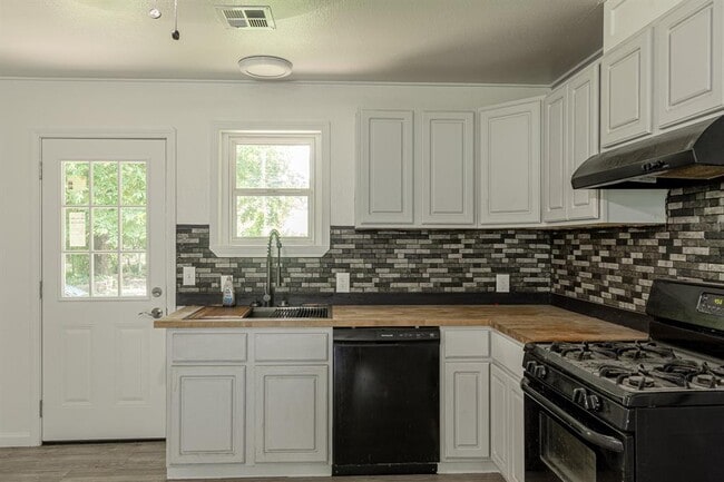 Building Photo - 124 W Brule St