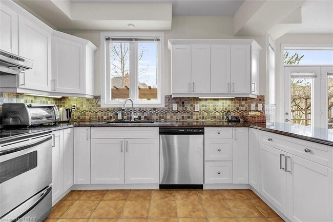 Building Photo - Executive 5-Bedroom Home for Rent in North London – Steps from Masonville