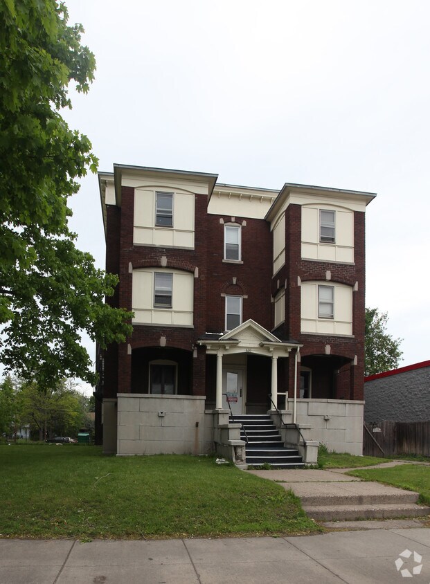 Building Photo - 820 E Main St