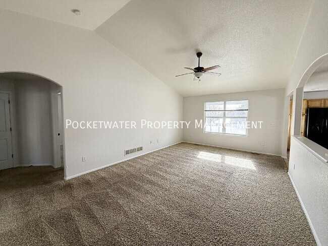 Foto del edificio - 3392 Hackberry Ln