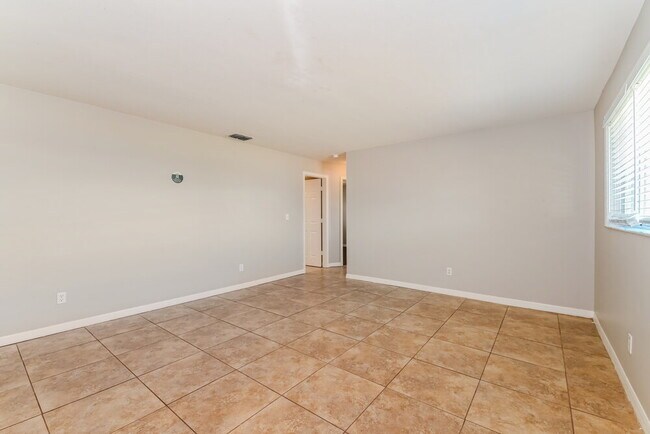 Foto del edificio - 324 SE 17th Pl