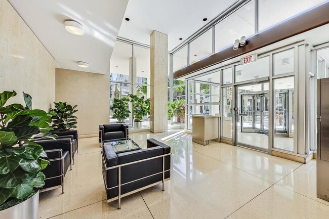 Foto del edificio - 70 W Burton Pl