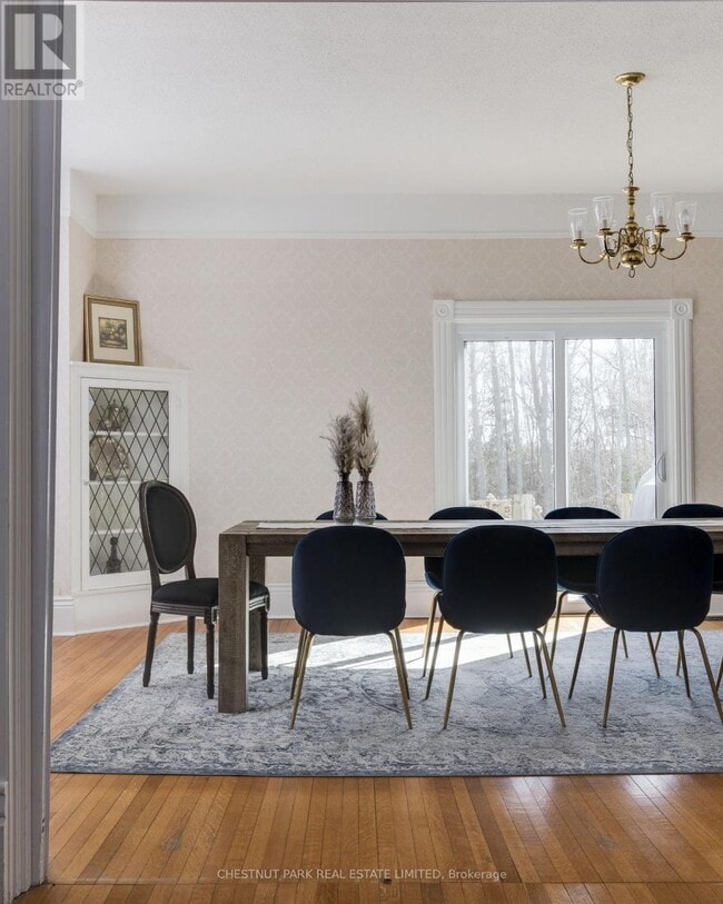 Photo du bâtiment - 13435 Loyalist Pkwy