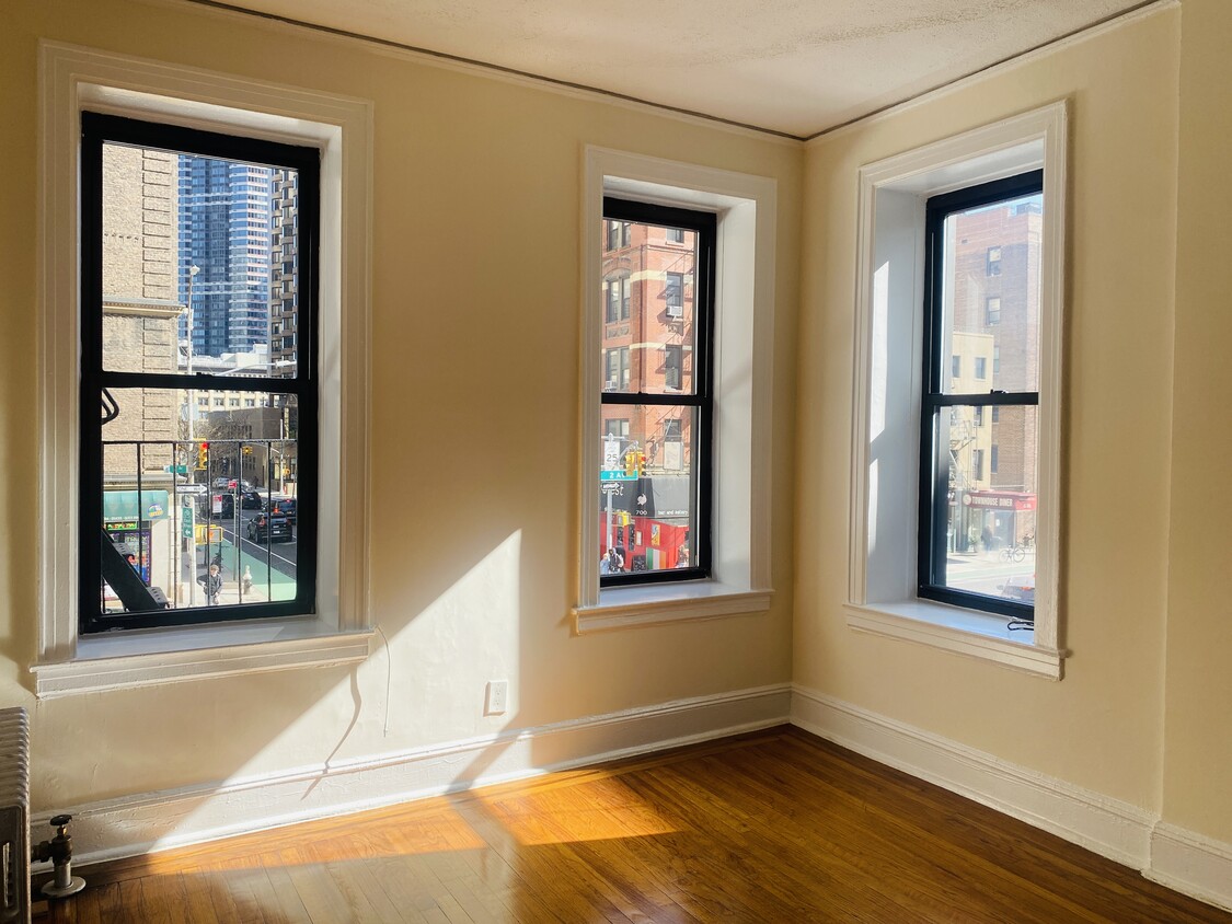 Primary Photo - 235 E 38th St