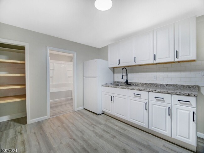 Building Photo - 178 Littleton Ave