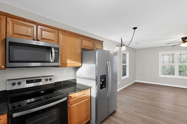 Building Photo - Charming 2BR Duplex in Hendersonville