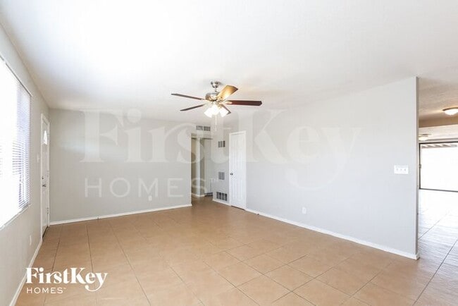 Building Photo - 5214 S 44th Pl