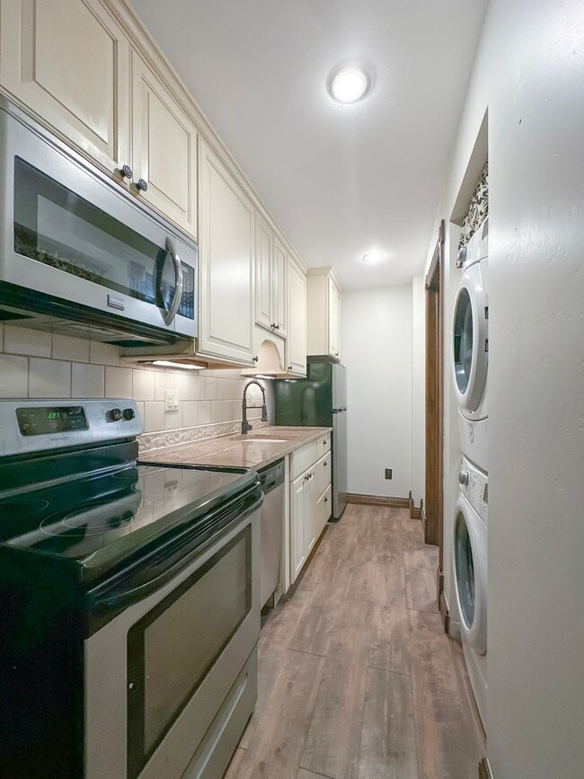 Building Photo - 301 S French St