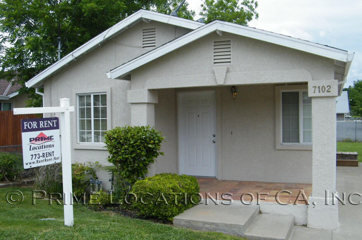 Primary Photo - Sweet Cottage Home