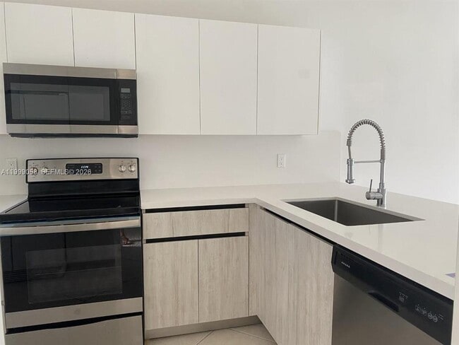 Foto del edificio - Southeast 8th Street, Hallandale Beach, FL 33009 - 2 BR 2 BA townhouse