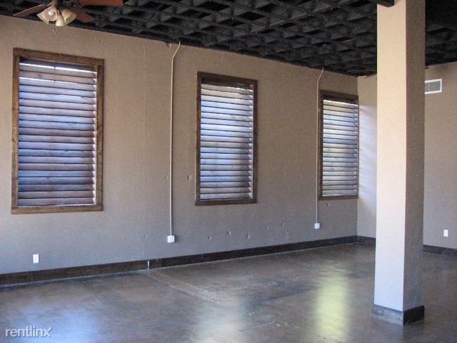Building Photo - 1 br, 1 bath Townhome - 306 N Fourth Street