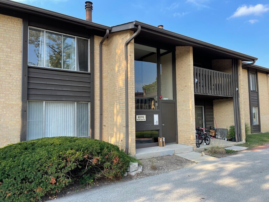6170 Knoll Ln Ct Unit 201, Willowbrook, IL 60527 Condo for Rent in Willowbrook, IL
