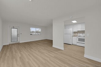 Building Photo - 146 Saxony D
