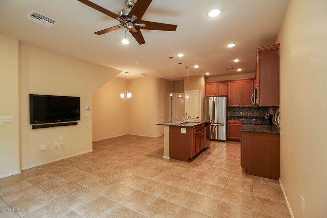 Building Photo - 2400 E Emerald Moon Dr