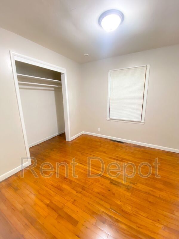 Building Photo - 1506 Judson St