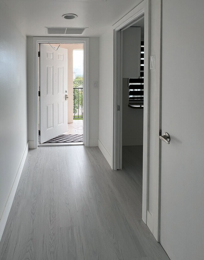 Foto del edificio - 2205 S Cypress Bend Dr