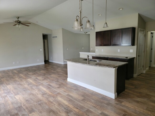 Building Photo - 145 Rockport Dr