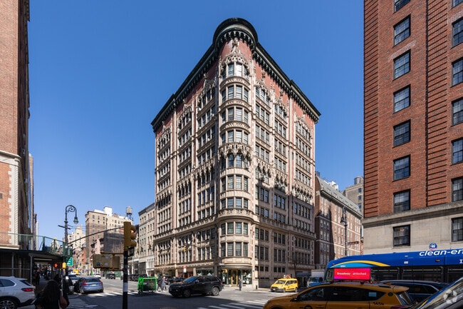 Foto del edificio - 45 E 66th St