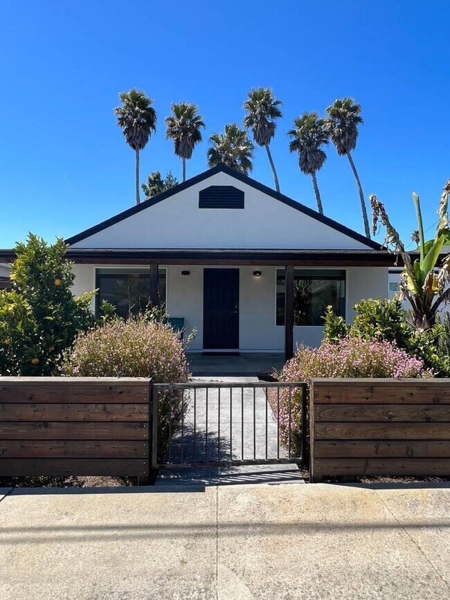 Building Photo - 1925 Encina Dr