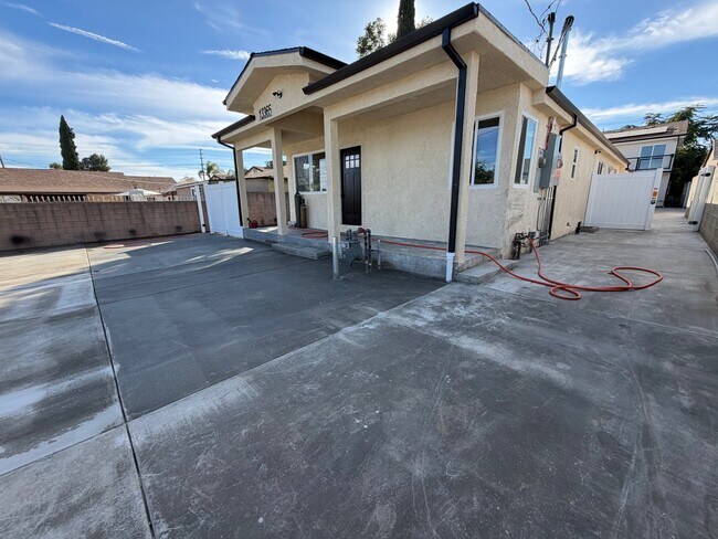 Building Photo - 13365 Garber St