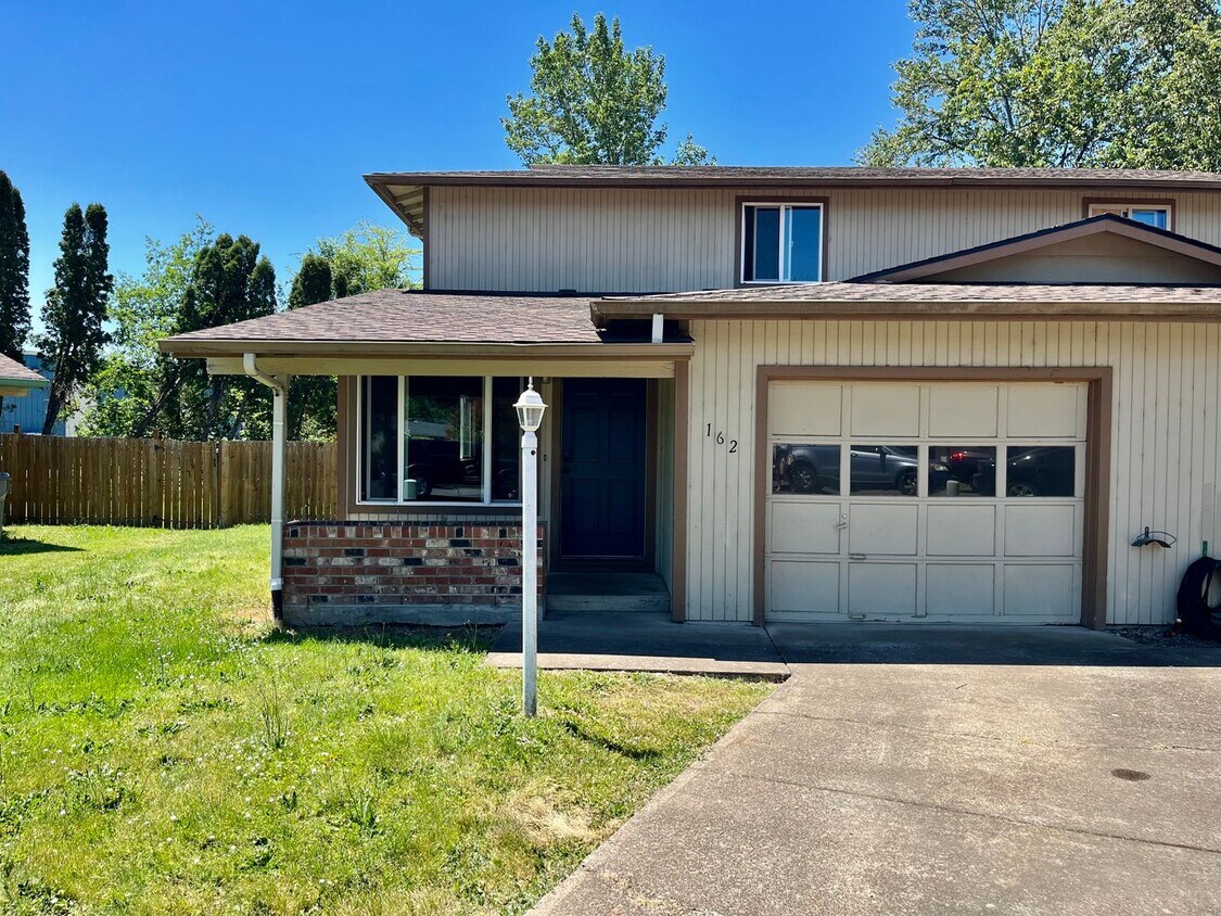 Primary Photo - Duplex In South Corvallis Cul-De-Sac