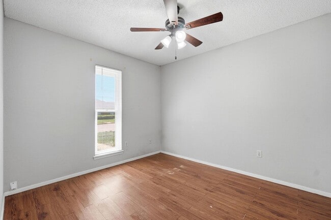 Building Photo - 4934 Greenslope Dr