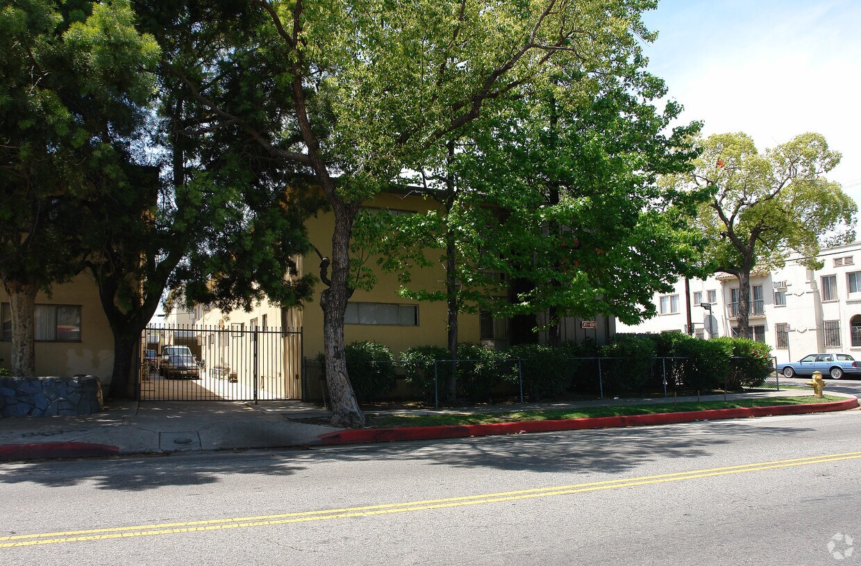 Foto del edificio - 5000 Romaine St