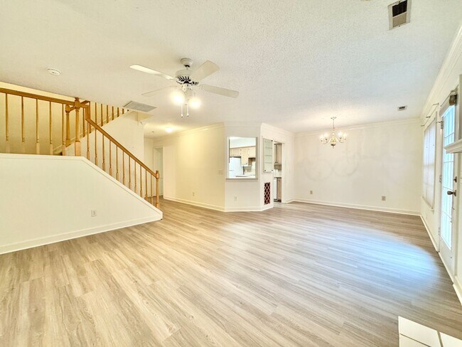 Foto del edificio - 3 BR Townhouse w/ Garage in Adams Farm