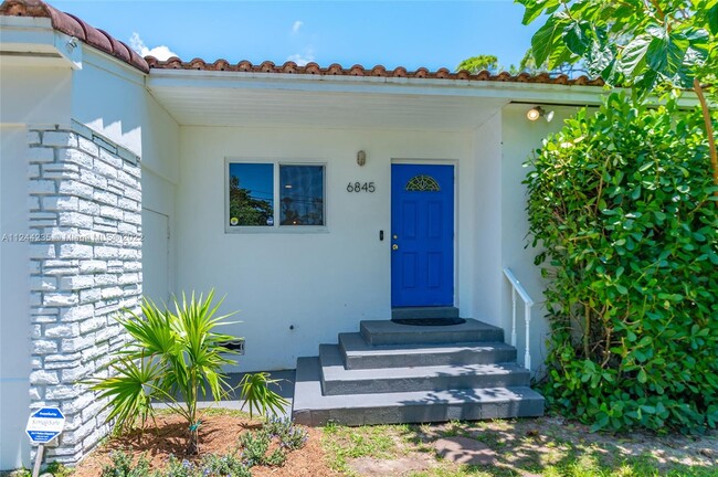 Foto del edificio - 6845 SW 57th Ter