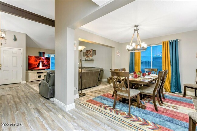 Building Photo - 2019 S Henkel Cir