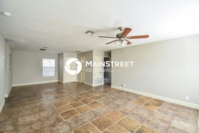 Foto del edificio - 3 Bedroom Pet-Friendly Home in San Antonio, TX with Main Street Renewal