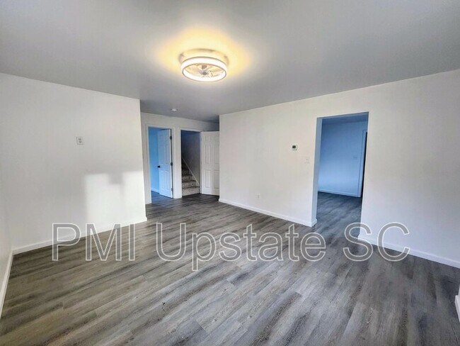Building Photo - 943 S Irwin Ave