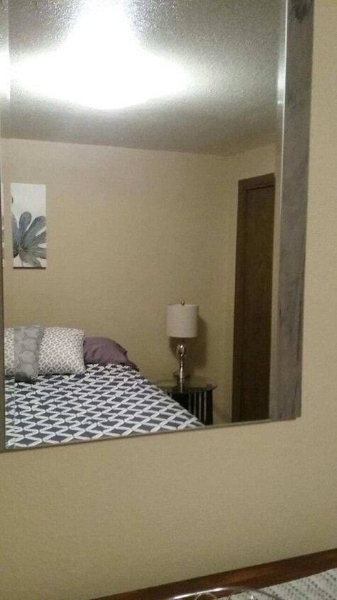 Primary Photo - 2 bedroom 1 bathroom fully furnished apart...