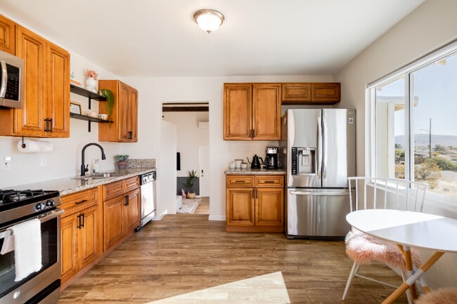 Building Photo - 72068 Sunnyslope Dr