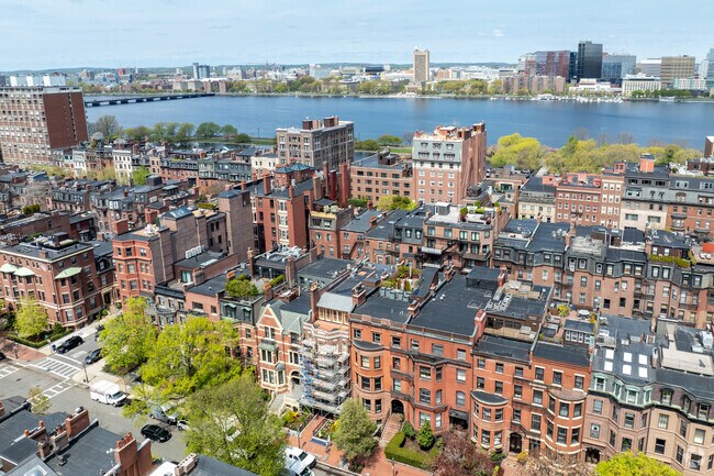 Context - 185 Marlborough St