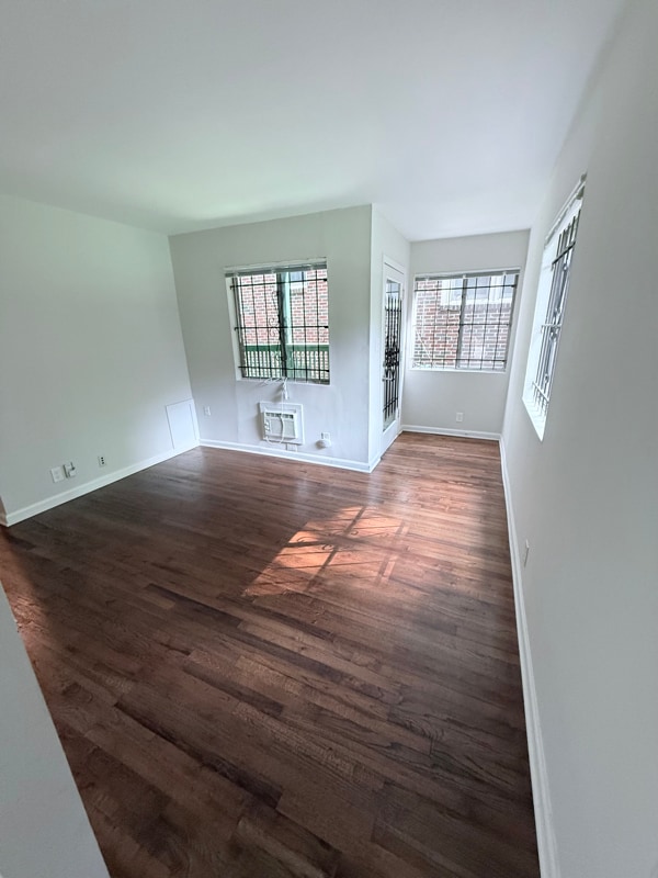 Building Photo - 925 Euclid Ave NE