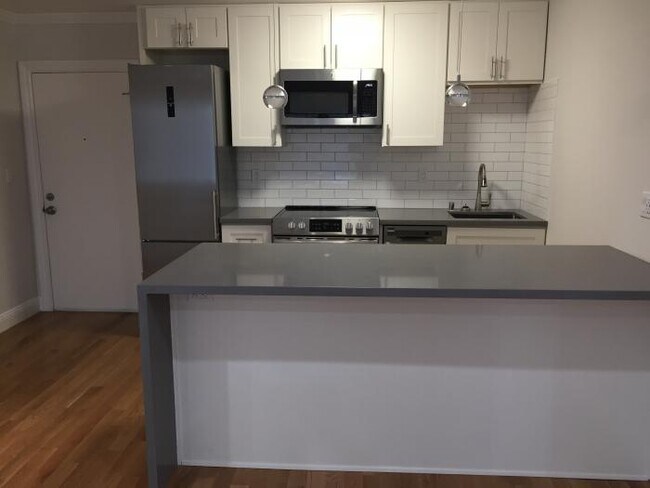 Building Photo - 2 bedroom in Oakland CA 94610