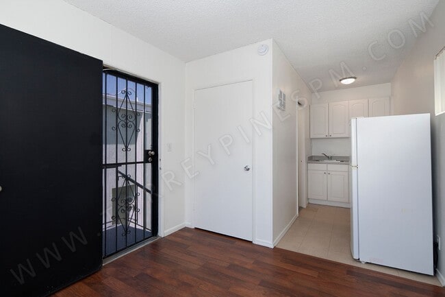 Building Photo - Studio 1 block from Tourmaline Beach! ALL ...