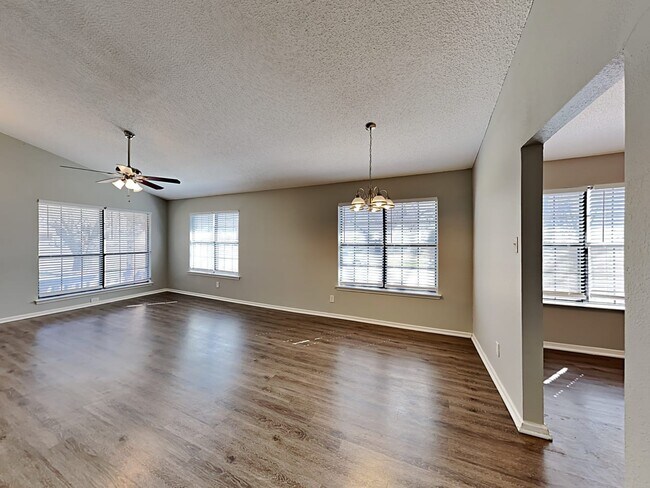 Building Photo - 2905 Andante Dr